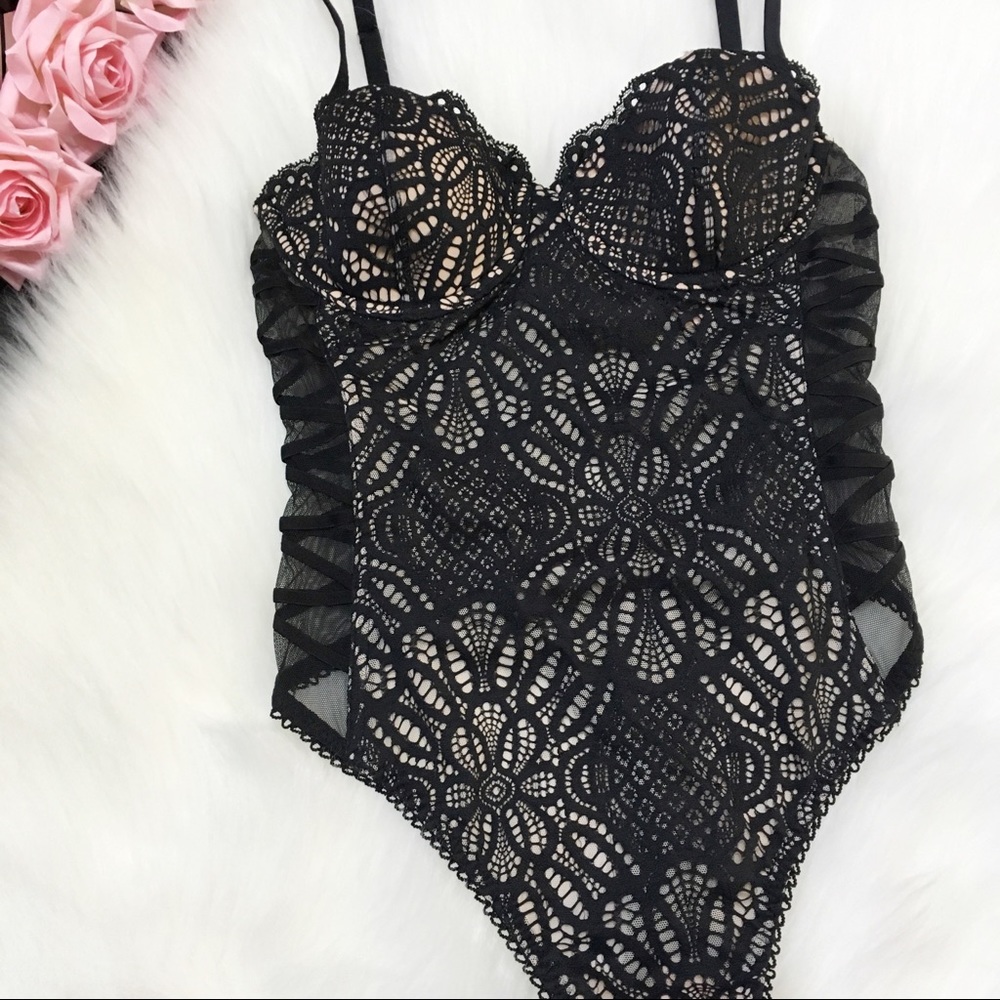 VS 😍Gorgeous Lace-Up Lace Bodysuit - Picture 5 of 8